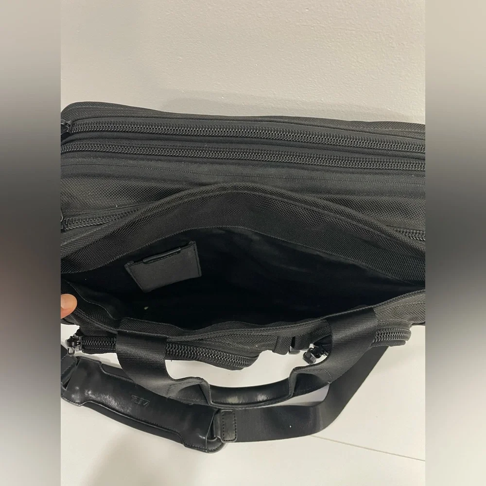 Tumi Alpha T-Pass 26145DH Travel Bag‎ expandable Laptop Brief Luggage Black